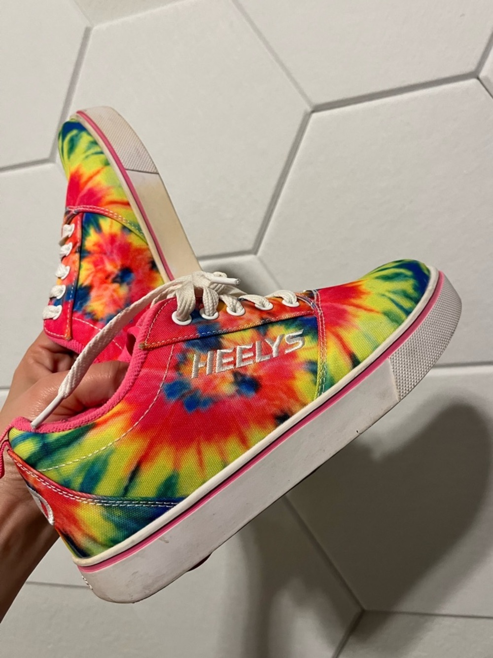 Heelys Kids Tie-Dye Rainbow Skate Sneakers with Pink Trim - Picture 5 of 6